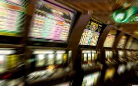 shwe9 မြန်မာ online slots jackpot ဂိမ်းများ ကစားနေသောမြင်ကွင်း